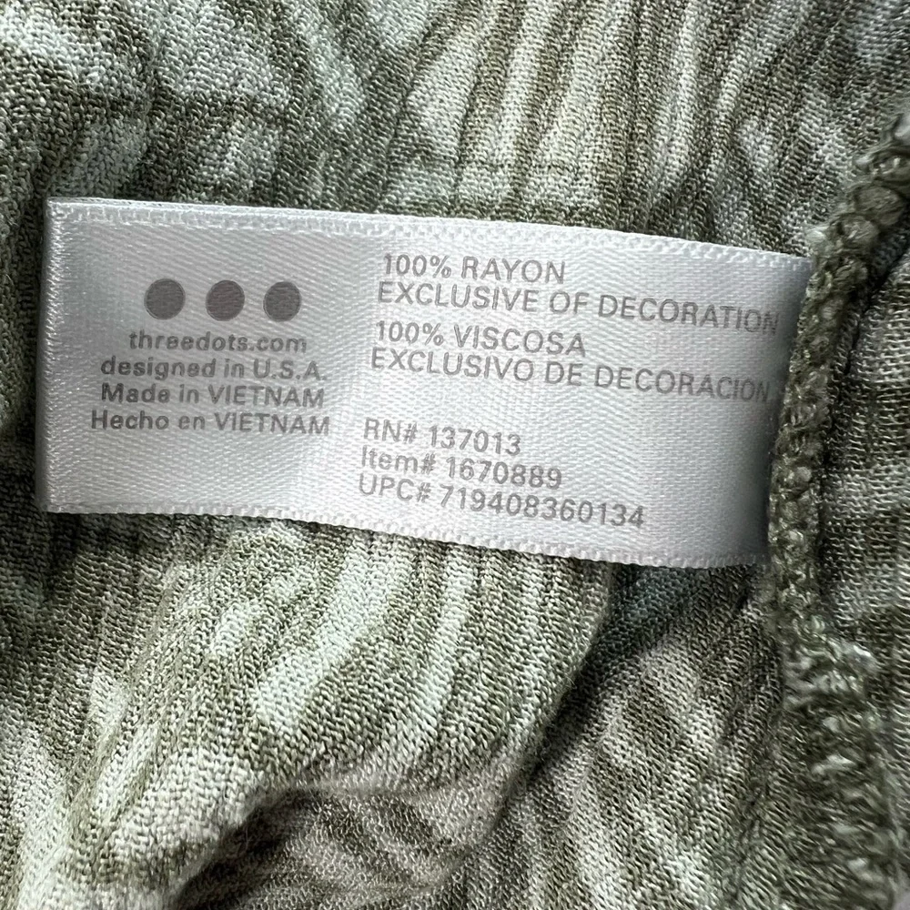 Three Dots Contrasting Sage Green Leaf Print Women's Rayon Shorts size L